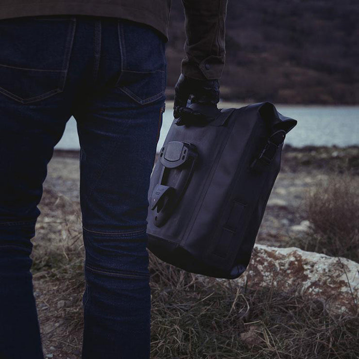 UNIT GARAGE KHALI SIDE PANNIER IN TPU + RIGHT SUBFRAME TRIUMPH BOBBER (2017 ONWARDS)