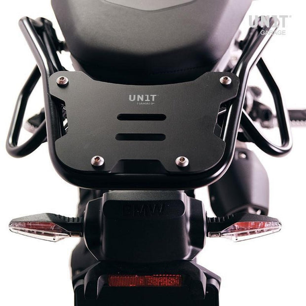 UNIT GARAGE REAR LUGGAGE RACK WITH PASSENGER GRIP BMW R1300GS W/ BLACK ALUMINIUM PLATE - BLACK