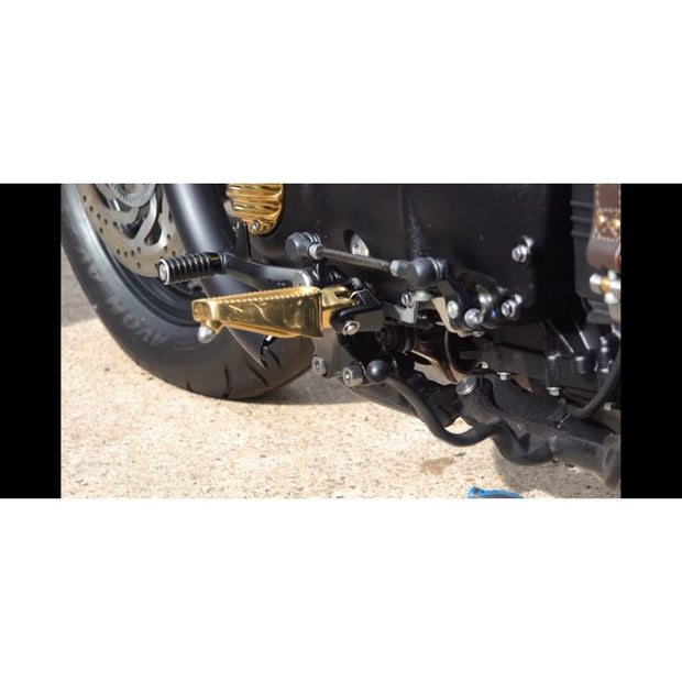 MOTONE RANGER FOOT PEGS - RIDER SET FOR TRIUMPH BOBBER - BRASS