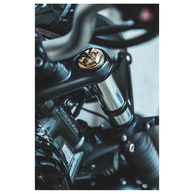 MOTONE "THE GUVNORS" - FORK TOP CAPS FOR LATE STREET TWIN & STREET SCRAMBLER, ALL T120 - BRASS