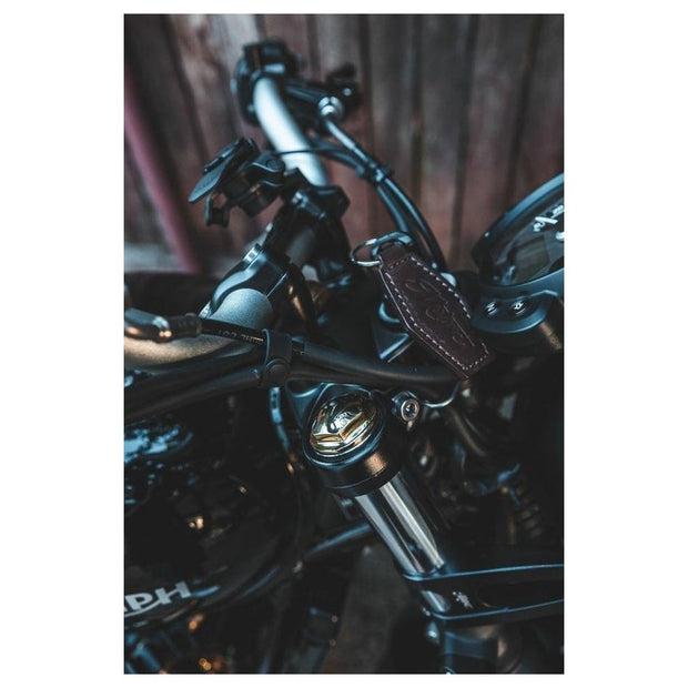 MOTONE "THE GUVNORS" - FORK TOP CAPS FOR LATE STREET TWIN & STREET SCRAMBLER, ALL T120 - BRASS