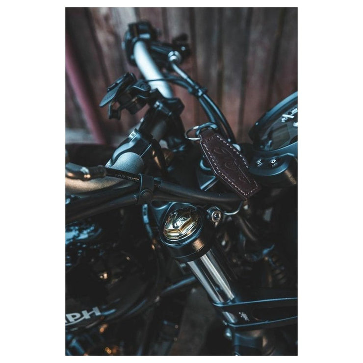 MOTONE "THE GUVNORS" - FORK TOP CAPS FOR LATE STREET TWIN & STREET SCRAMBLER, ALL T120 - BRASS