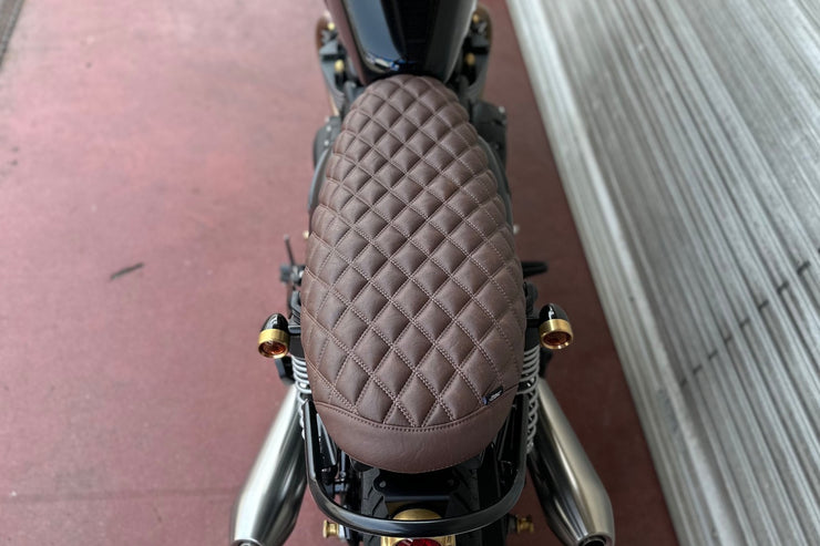 MOTONE "THE BLACKADDER" LOW PROFILE SKINNY DIAMOND STITCH SEAT - TOBACCO BROWN