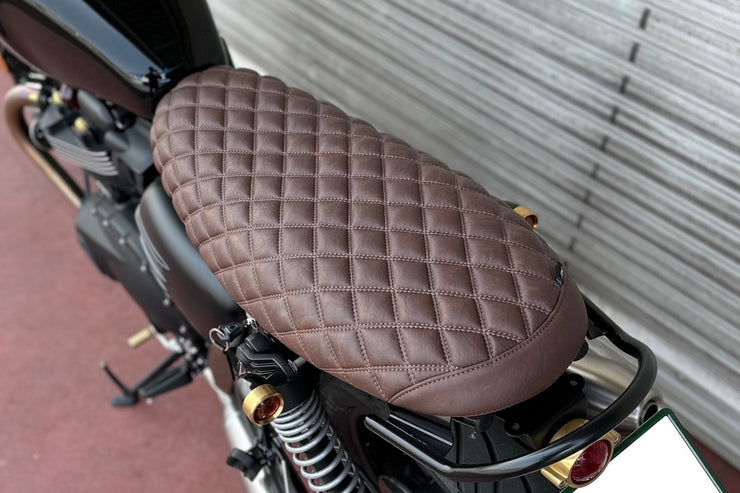 MOTONE "THE BLACKADDER" LOW PROFILE SKINNY DIAMOND STITCH SEAT - TOBACCO BROWN