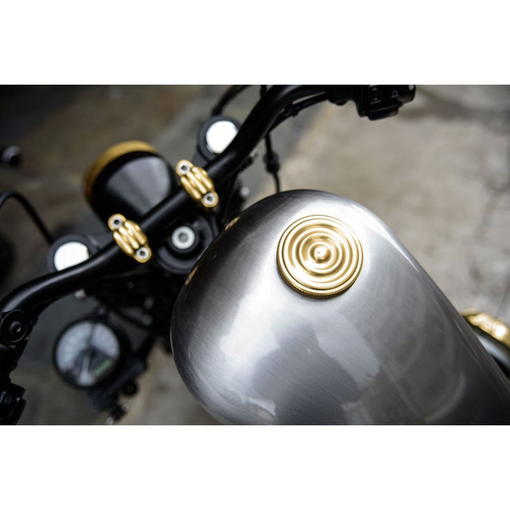 MOTONE INFINITY GAS CAP - BRASS RIPPLED TOP - ALUMINIUM THREAD